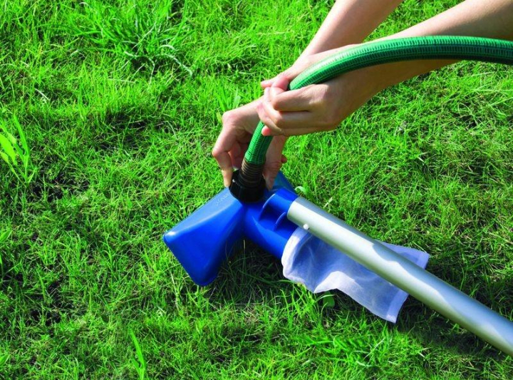 Nafukovací čln Intex Seahawk 4 set Ručný bazénový vysávač Intex Venturi