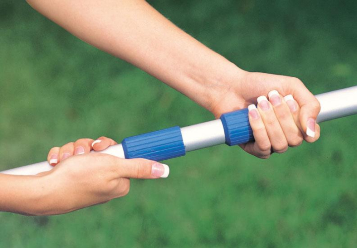 Nafukovací čln Intex Seahawk 4 set Ručný bazénový vysávač Intex Venturi